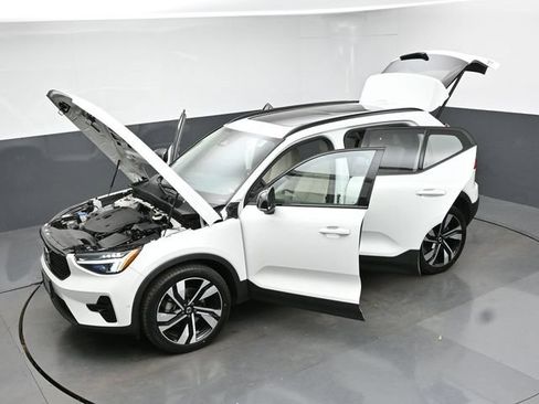 Used 2023 Volvo XC40 B5 Plus w/ Driver Assist Package AWD/4WD image 51