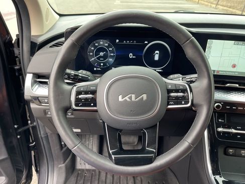 Used 2024 Kia Carnival SX Prestige FWD image 18