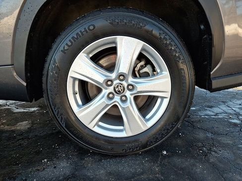 Used 2024 Toyota Highlander LE image 9