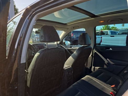 Used 2016 Volkswagen Tiguan SEL AWD/4WD image 17