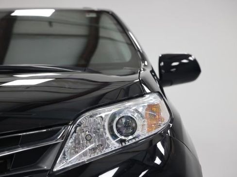 Used 2020 Toyota Sienna XLE w/ XLE Navigation Package FWD image 3