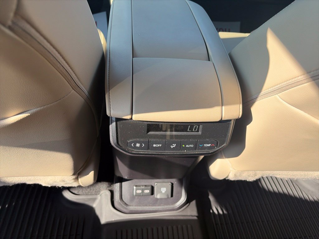 Used 2024 Toyota Highlander Limited AWD/4WD image 13