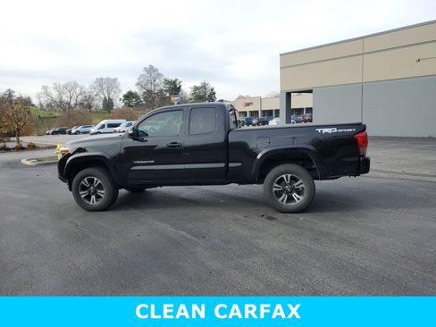 Used 2016 Toyota Tacoma TRD Sport image 8