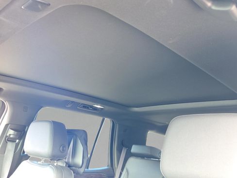 Used 2024 Chevrolet Tahoe Z71 w/ Luxury Package image 21