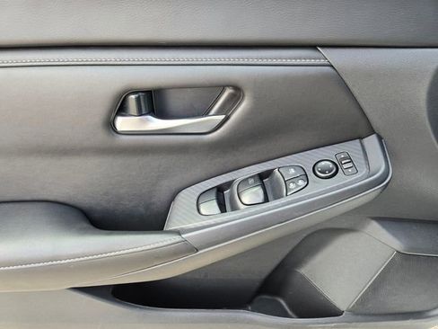 Used 2024 Nissan Sentra SV FWD image 22
