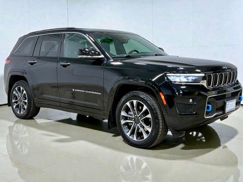 Used 2023 Jeep Grand Cherokee Overland w/ Advanced Protech Group III image 10