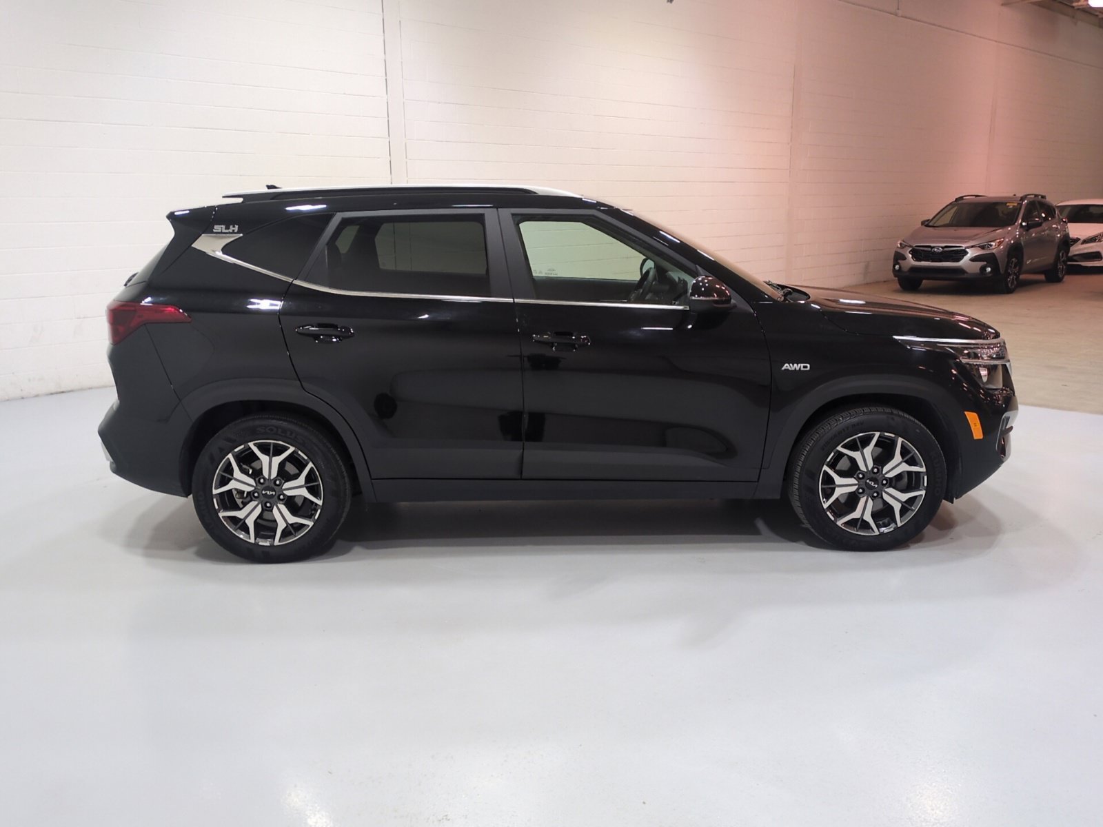 Certified 2023 Kia Seltos EX AWD/4WD image 2
