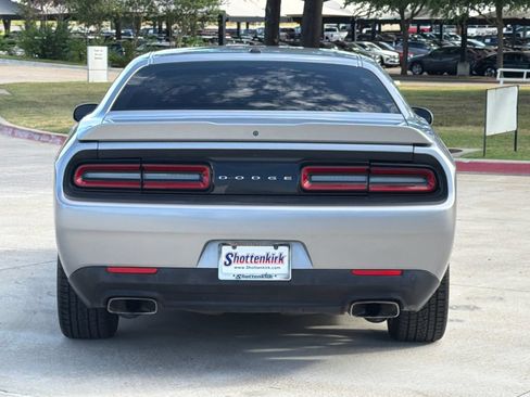 Used 2018 Dodge Challenger R/T w/ Performance Handling Group RWD image 7