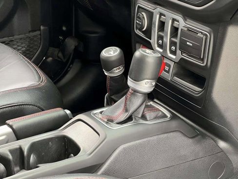 Used 2019 Jeep Wrangler Rubicon w/ Uconnect 4C Nav & Sound Group image 35