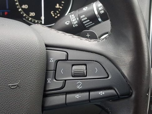 Used 2019 Cadillac XT4 Luxury w/ Cold Weather Package AWD/4WD image 22