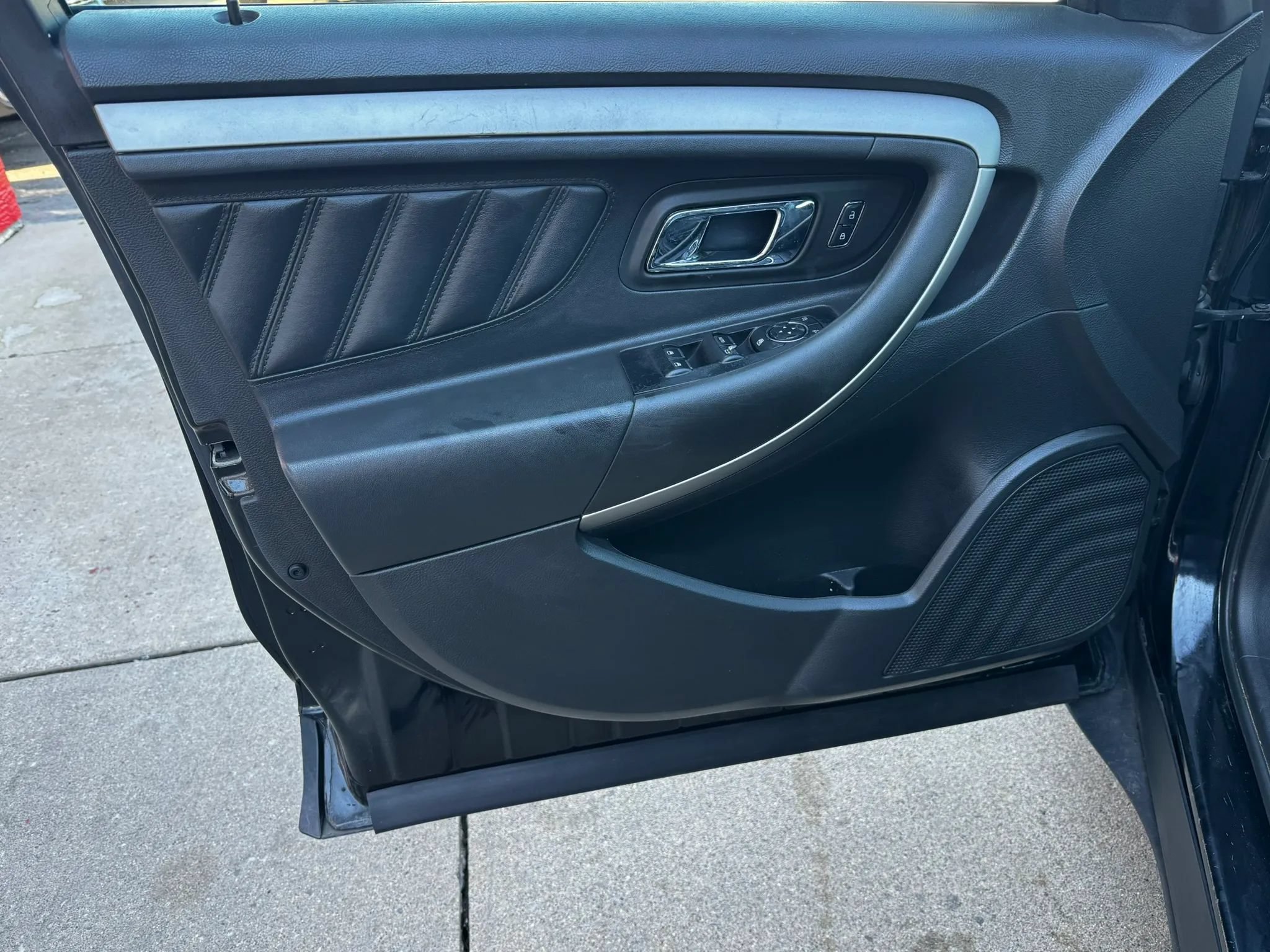 Used 2017 Ford Taurus SEL w/ Equipment Group 201A FWD image 15