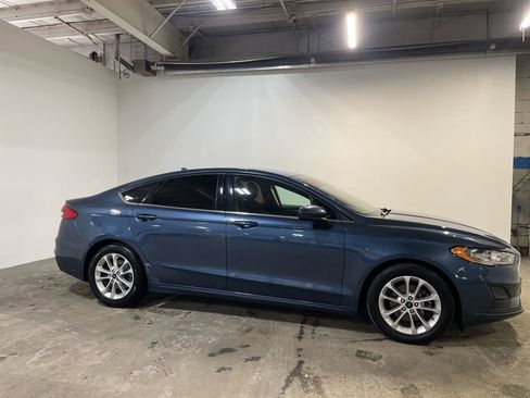 Used 2019 Ford Fusion SE image 3