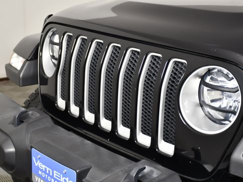 Used 2021 Jeep Wrangler Unlimited Sahara w/ Uconnect 4C Nav & Sound Group AWD/4WD image 11