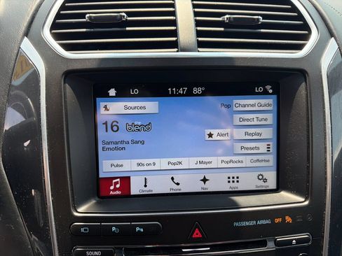Used 2017 Ford Explorer Platinum AWD/4WD image 32