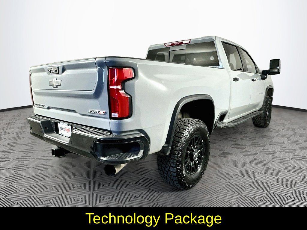 Used 2025 Chevrolet Silverado 2500 ZR2 AWD/4WD image 10