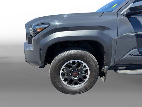 Used 2025 Toyota Tacoma TRD Off-Road AWD/4WD image 9