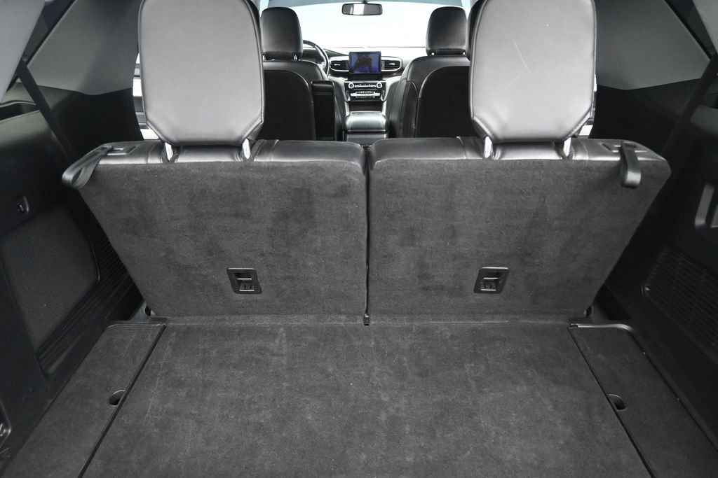 Used 2023 Ford Explorer Limited w/ Equipment Group 301A RWD image 16