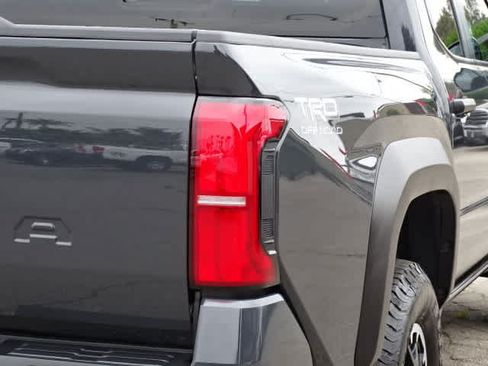 Used 2025 Toyota Tacoma TRD Off-Road w/ TRD Off Road Upgrade Package AWD/4WD image 11