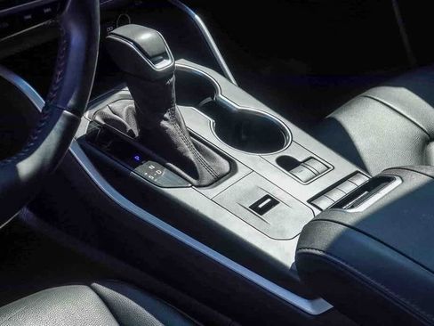 Used 2021 Toyota Highlander XLE image 17