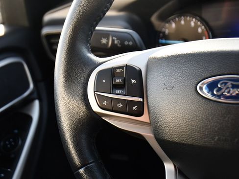 Used 2023 Ford Explorer XLT image 35