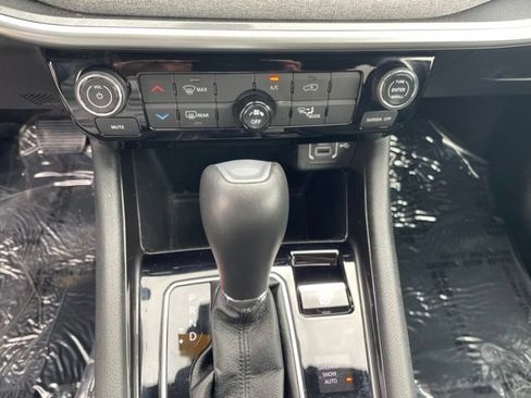 Used 2024 Jeep Compass Latitude AWD/4WD image 13