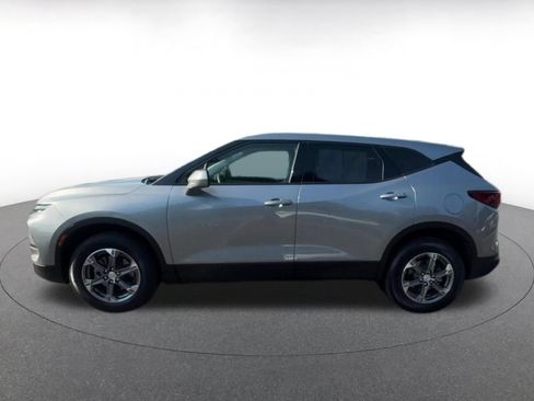Used 2025 Chevrolet Blazer LT FWD image 9