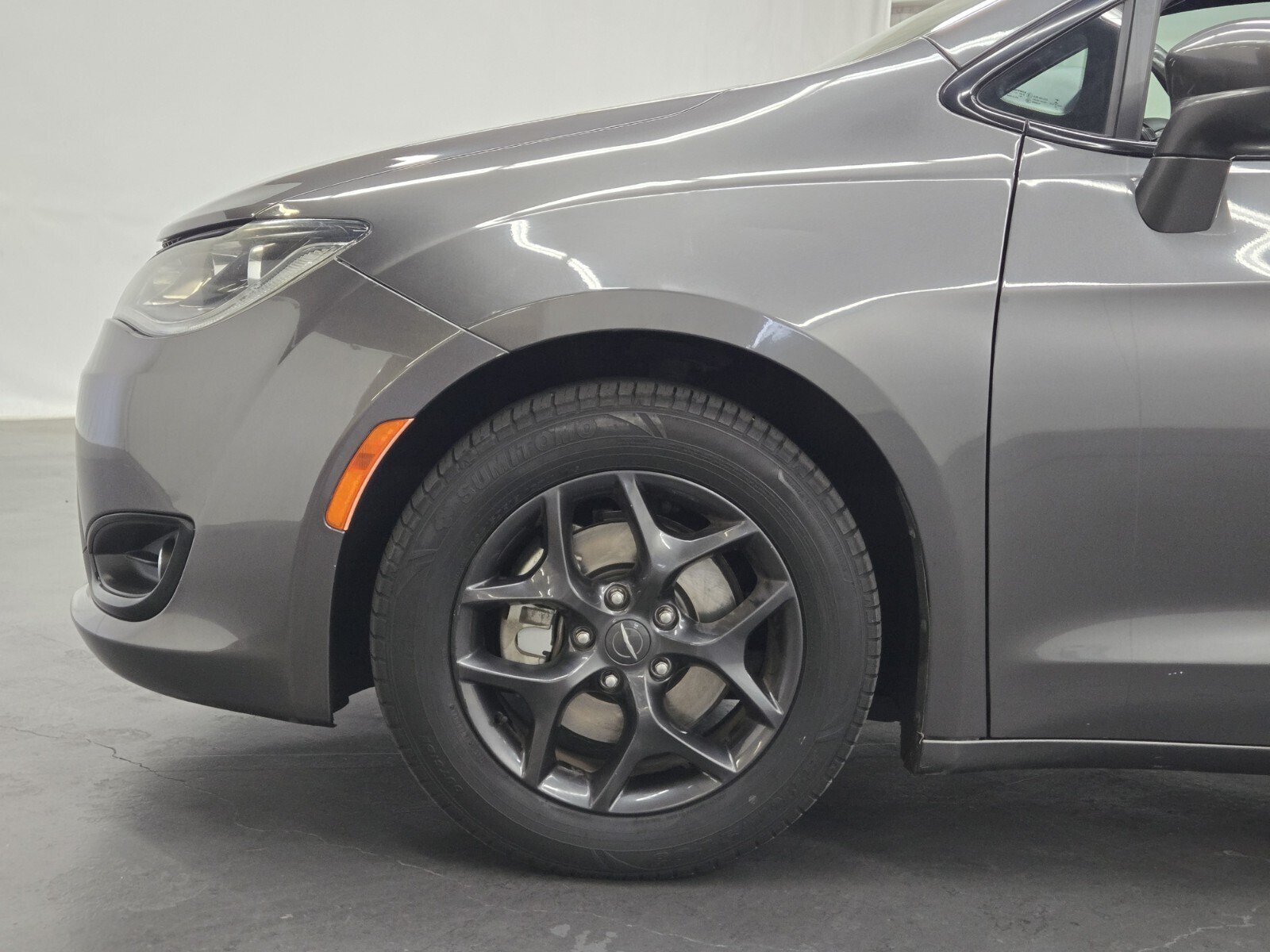 Used 2019 Chrysler Pacifica Touring Plus w/ S Appearance Package FWD image 6