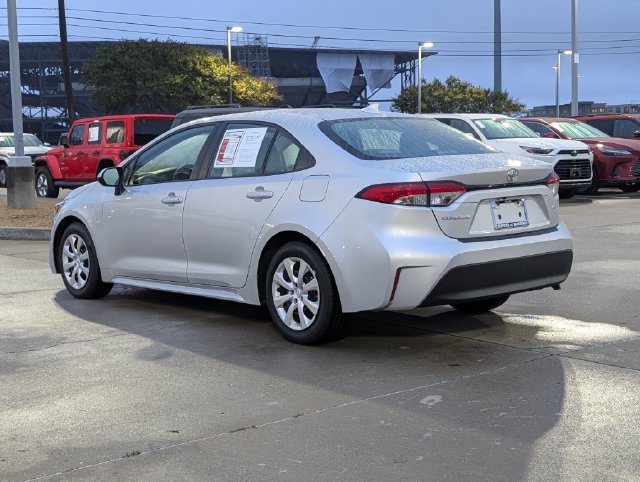Used 2026 Toyota Corolla LE FWD image 9