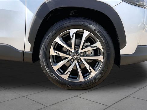 Used 2025 Toyota Corolla Cross XLE FWD image 11