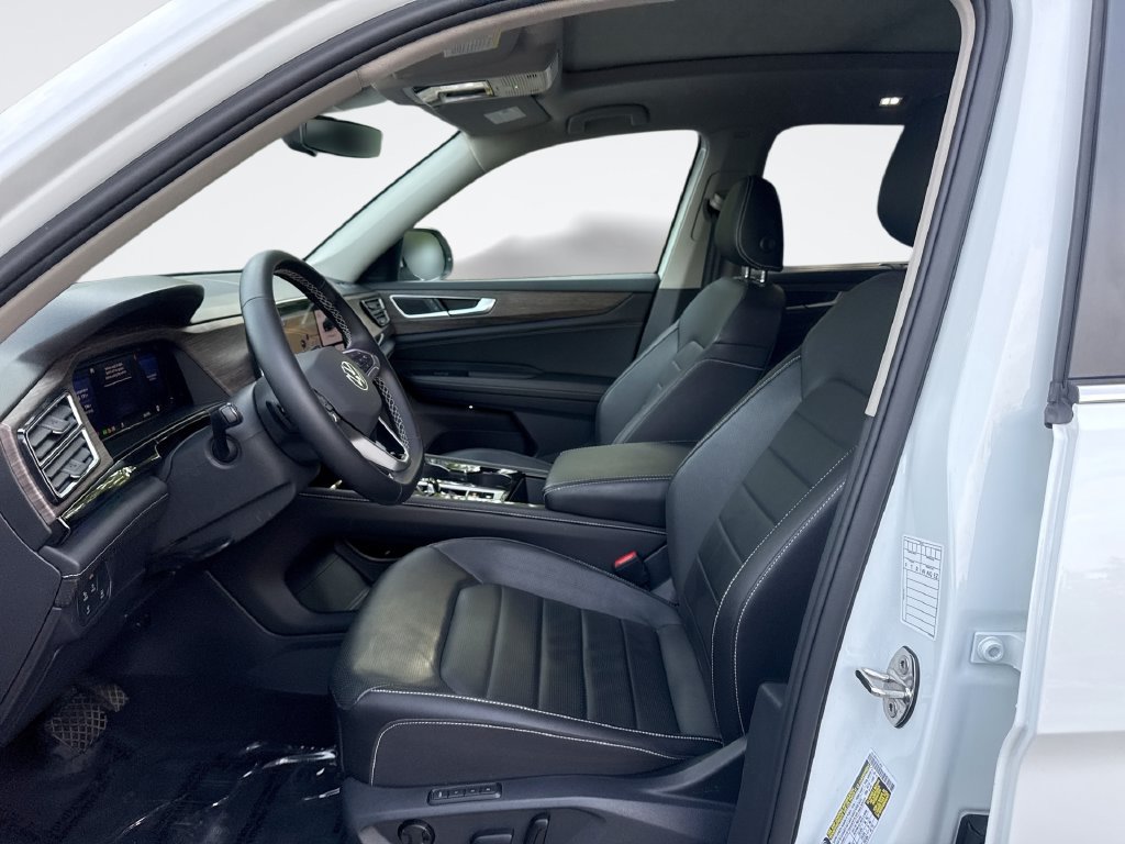Used 2025 Volkswagen Atlas SEL AWD/4WD image 13