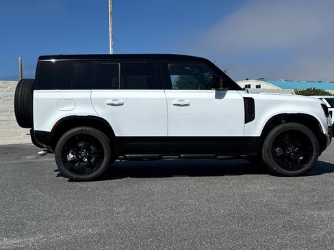 New 2025 Land Rover Defender 110 X-Dynamic SE image 6