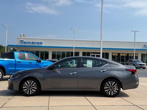 Used 2025 Nissan Altima 2.5 SV FWD image 6