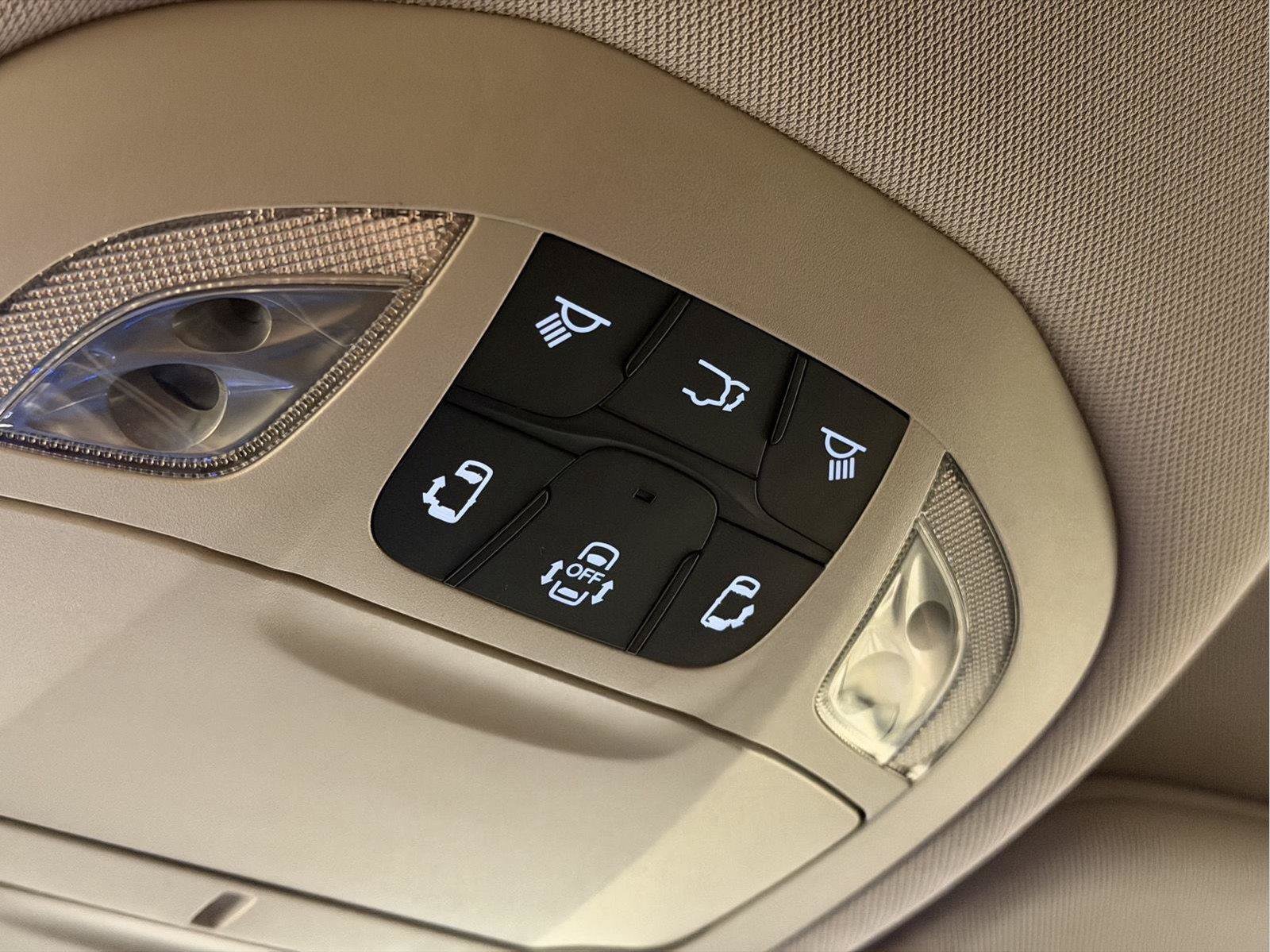 Used 2018 Chrysler Pacifica Touring-L FWD image 39