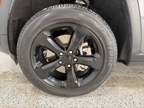 Used 2023 Jeep Grand Cherokee L Altitude image 36