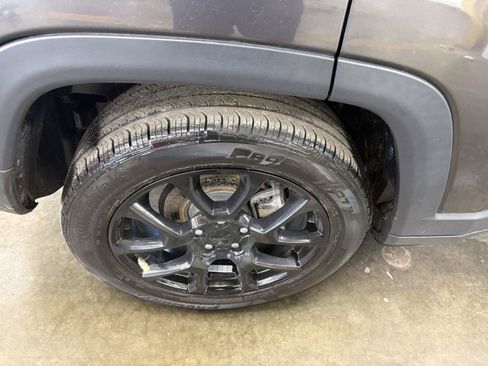 Used 2023 Jeep Compass Latitude w/ Sun and Sound Group AWD/4WD image 11