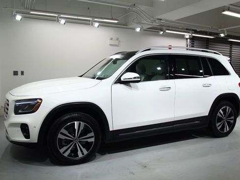 Certified 2025 Mercedes-Benz GLB 250 4MATIC image 15