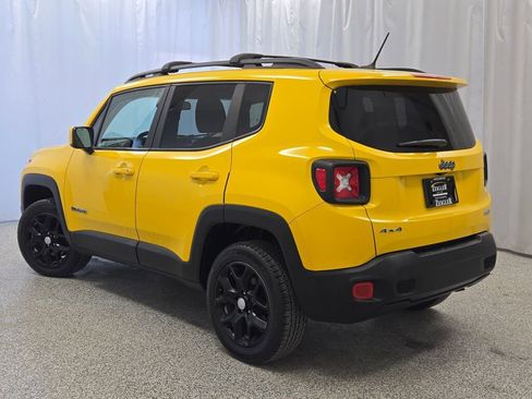 Used 2017 Jeep Renegade Latitude w/ Popular Equipment Group image 15