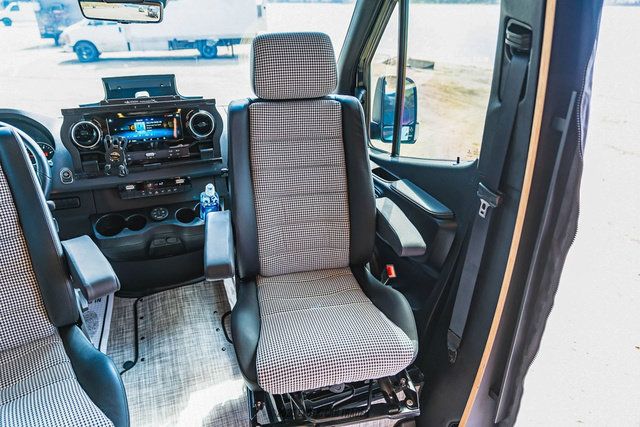 Used 2024 Mercedes-Benz Sprinter 2500 image 37