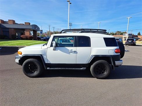 Used 2011 Toyota FJ Cruiser 4WD image 2