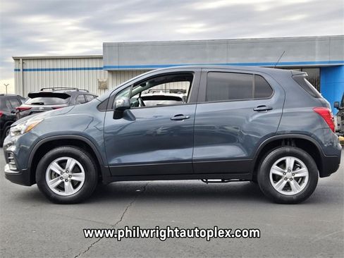 Used 2022 Chevrolet Trax LS w/ Tint and Cruise Package image 6