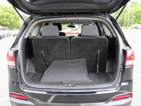Used 2017 Kia Sorento AWD image 8