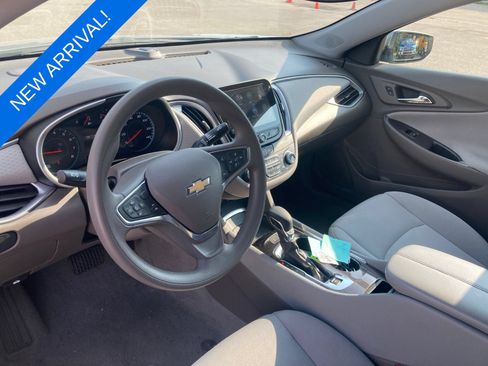 Used 2025 Chevrolet Malibu LT FWD image 8