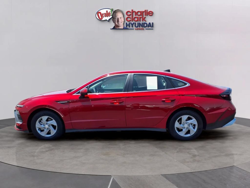 Used 2026 Hyundai Sonata SE FWD image 2