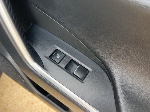 Used 2020 Toyota RAV4 Limited image 28