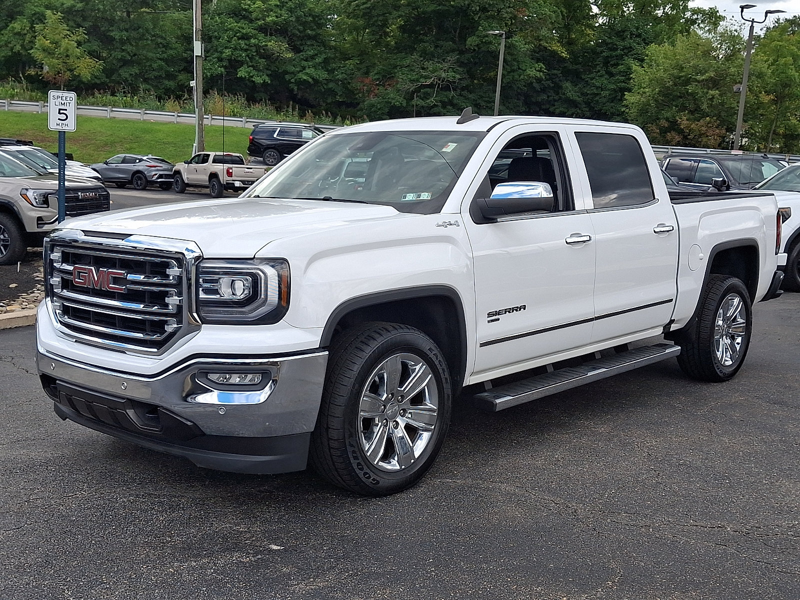 Used 2018 GMC Sierra 1500 SLT AWD/4WD image 3