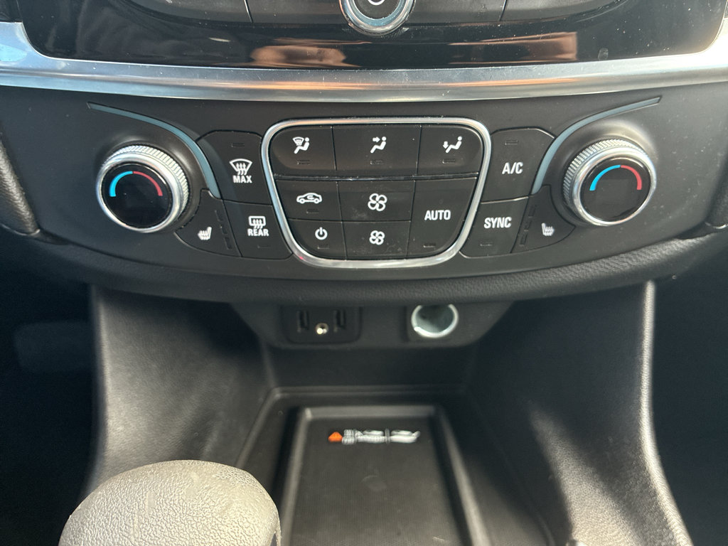 Used 2022 Chevrolet Traverse LT AWD/4WD image 34
