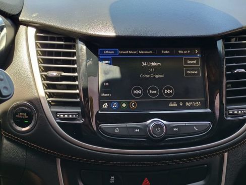 Used 2019 Chevrolet Trax LT w/ LT Convenience Package AWD/4WD image 9