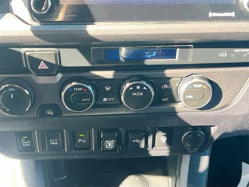 Used 2021 Toyota Tacoma TRD Sport w/ Technology Package image 16