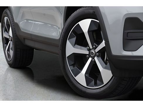 Certified 2025 Volvo XC40 B5 Core w/ Protection Package Premier image 8