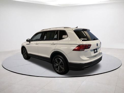 Used 2024 Volkswagen Tiguan SE image 4
